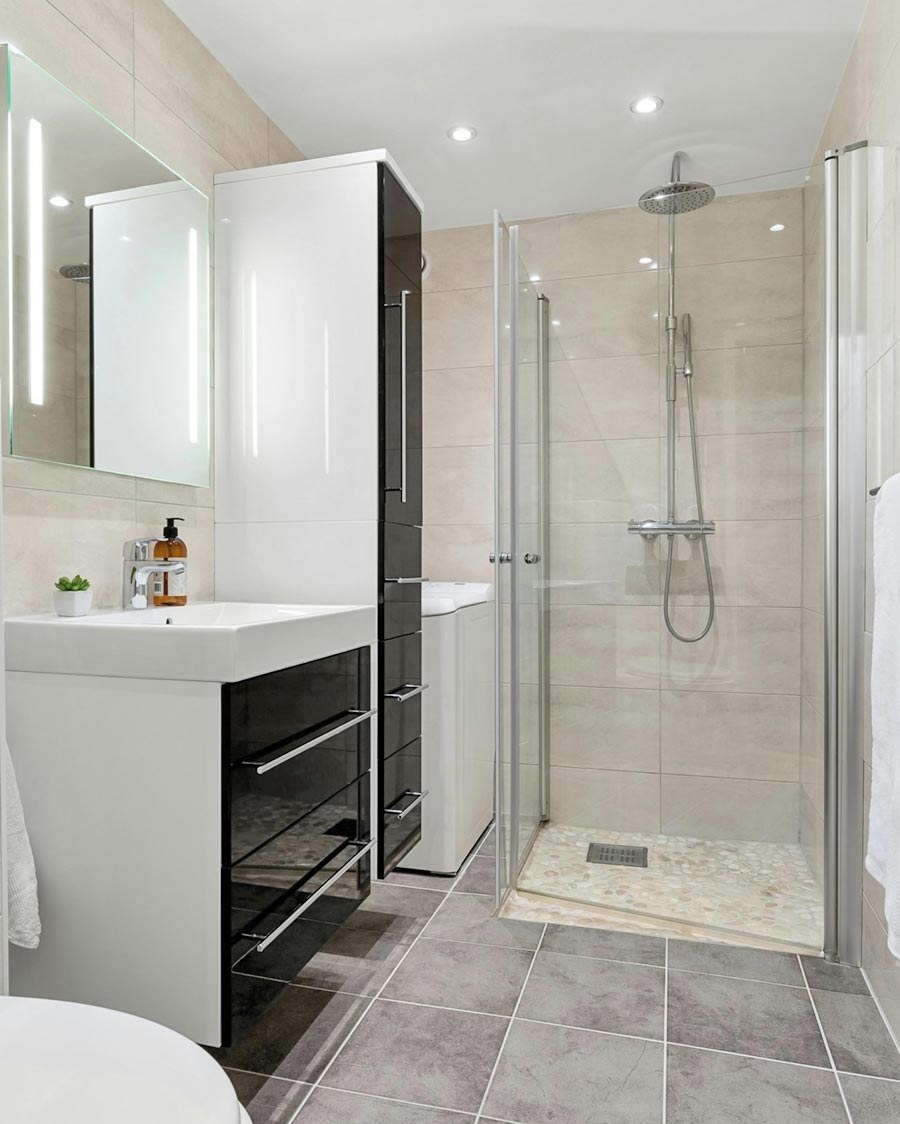 Small wetroom with a walk-in shower